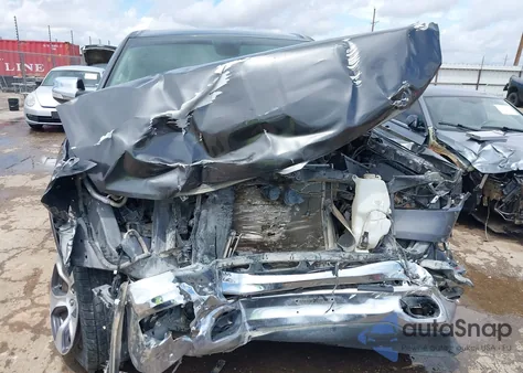 2019 Ram 1500 Laramie 4X4 5'7 Box z USA, uszkodzony, nr VIN 1C6SRFJT4KN773657